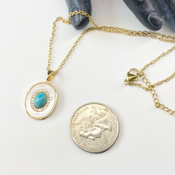 NEW Mother Of Pearl Pendant Necklace With Turquoise Stone - Picture 6 of 10